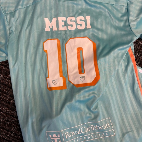 Messi Youth Soccer Uniform - Picture 2 of 5